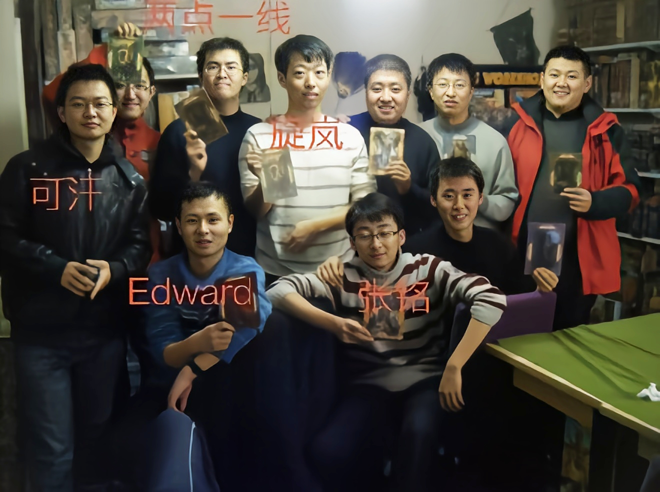 2012年12月2日，爱尚桌游城堡月赛11位参赛者合影，红体字为思飞科幻社社员